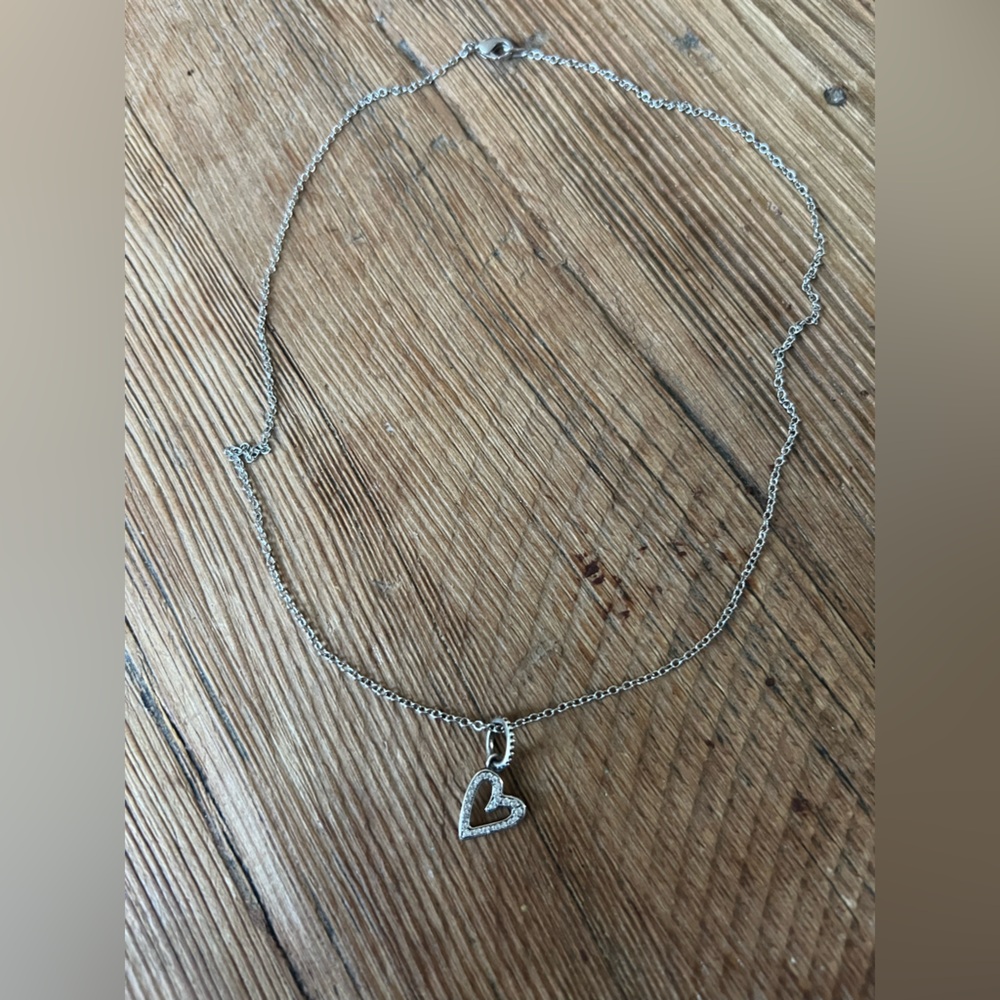 Pandora silver hear necklace ❤️